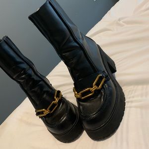 Womens boots. Size 9. Worn